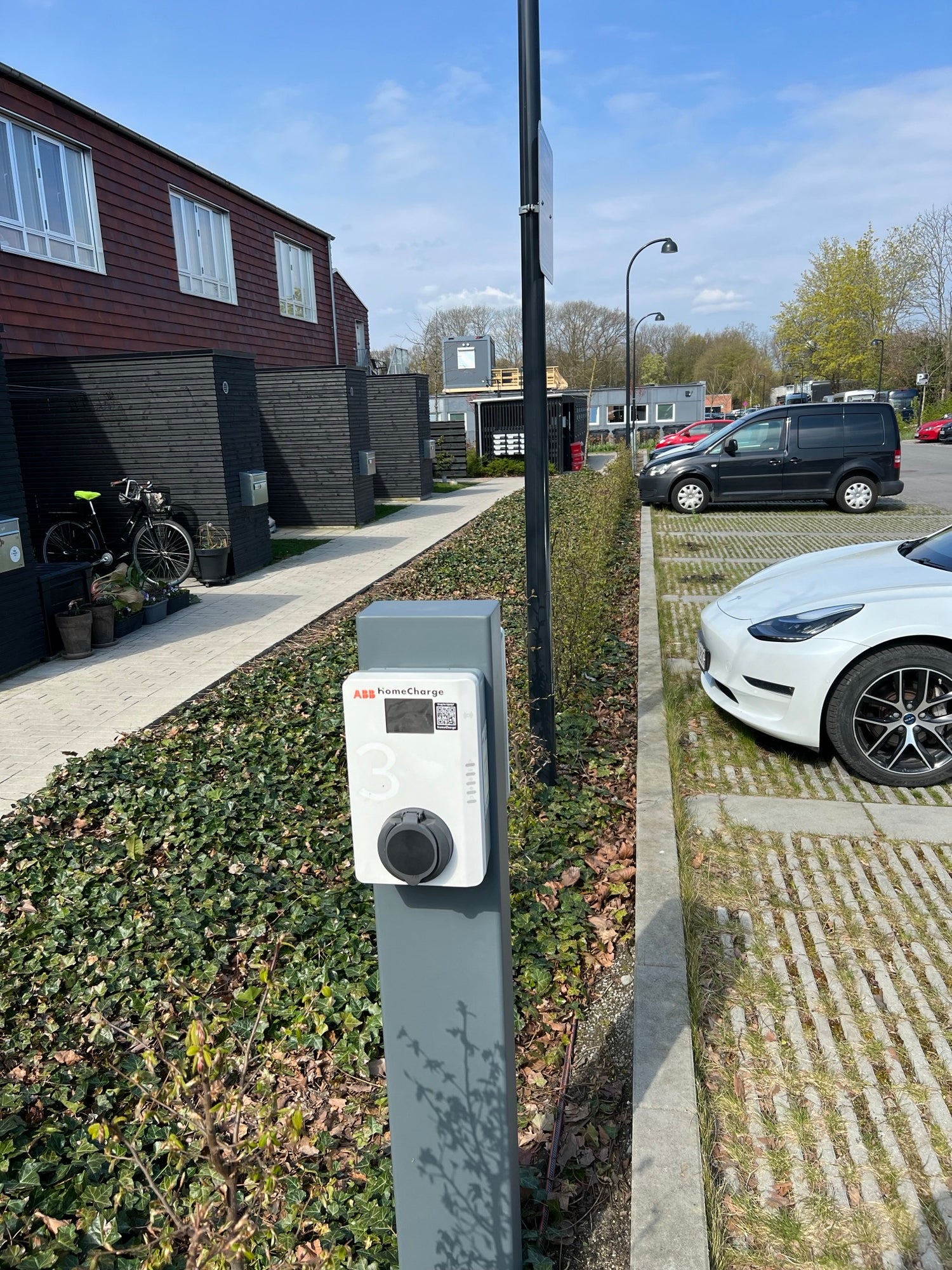 ABB-ladeboks-i-boligforening-i-service-hos-HomeCharge